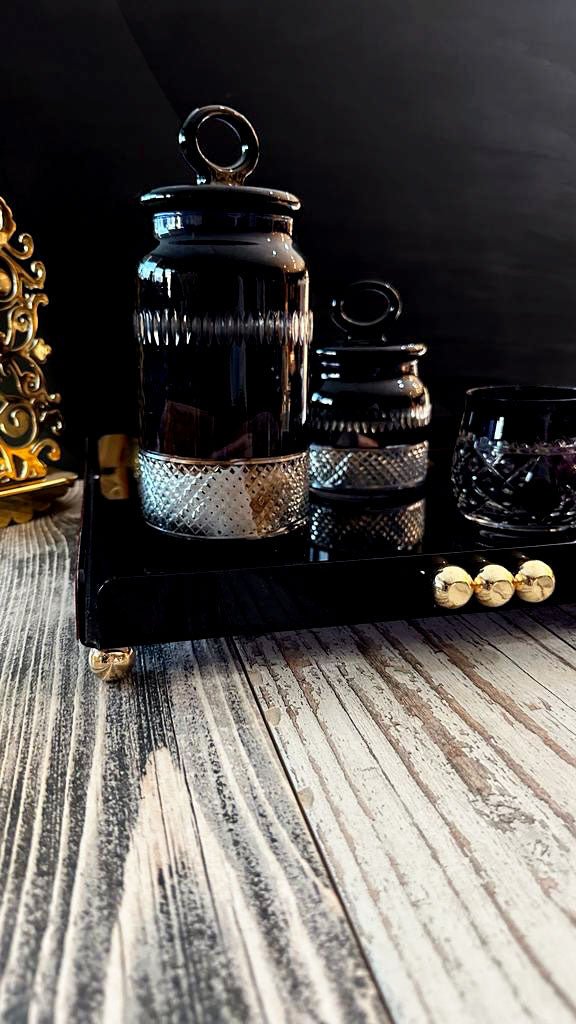 Black & Gold Tasarım Sunum Tepsisi - QueenBeeIstanbul