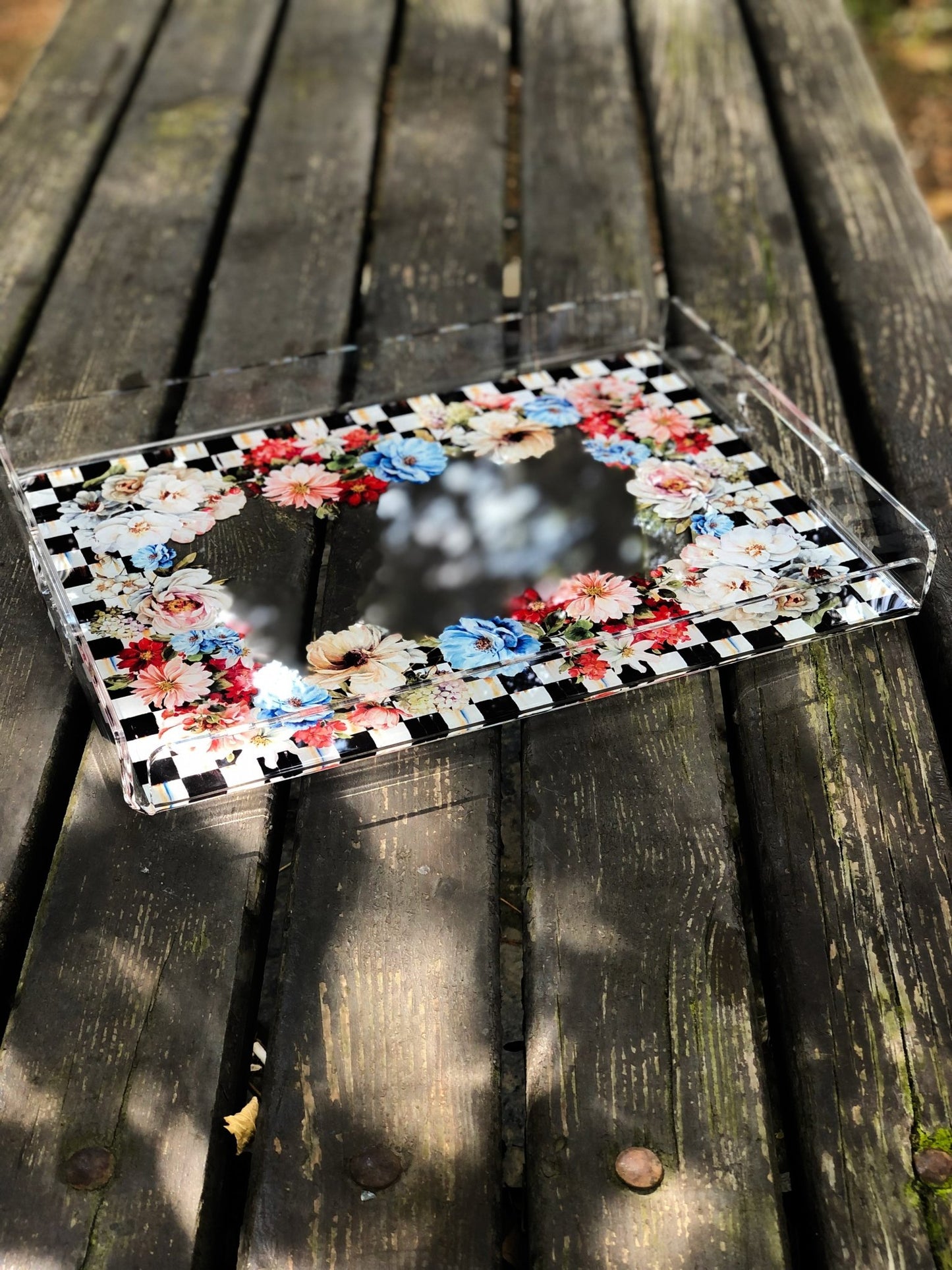 Çiçek Desenli Siyah Beyaz Kareli Pleksi Tepsi