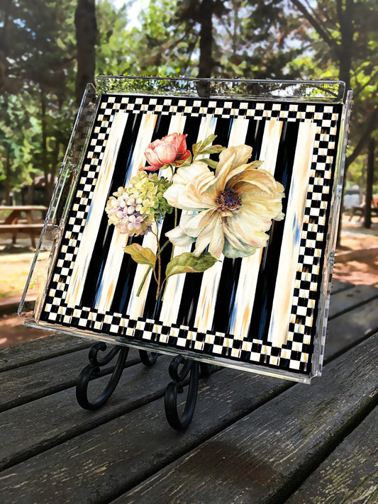 Damalı Çiçek Desenli Tepsi