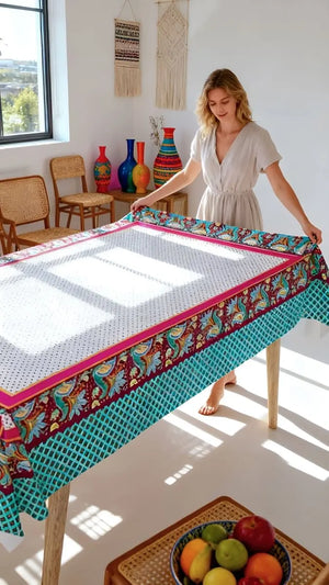 Bohemian Bloom Masa Örtüsü – 225x145 cm | Keten Dokulu, Dertsiz ve Leke Tutmayan Boho Desenli Sofra Örtüsü | Queen Bee Istanbul - QueenBeeIstanbul